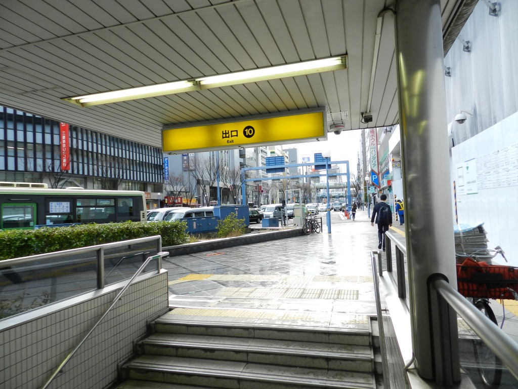 地下鉄西梅田（東西線北新地駅）10番出口