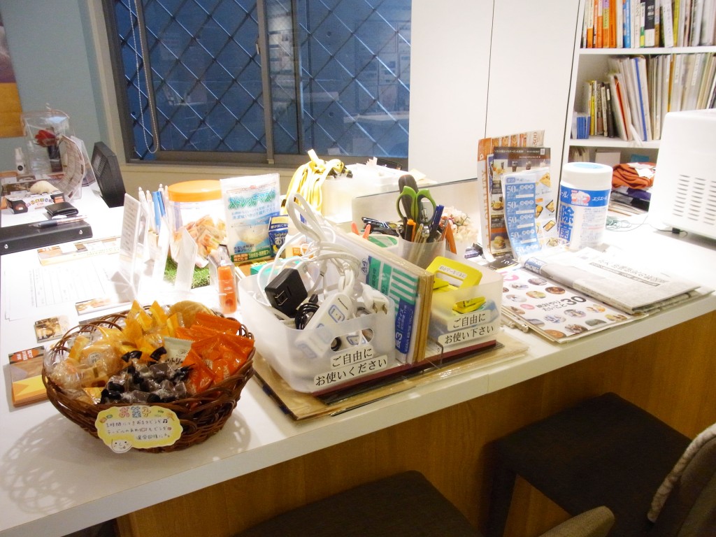 common room NAKATSUのお菓子と文房具