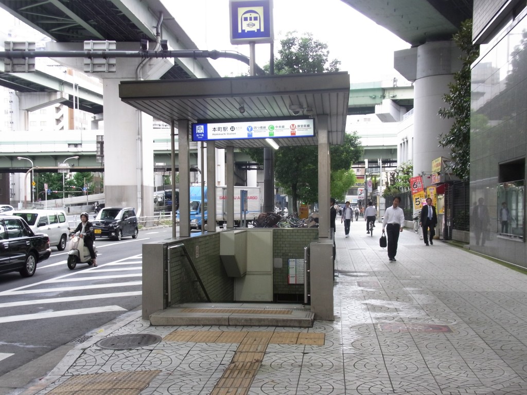 大阪市営地下鉄「本町駅」22番出口