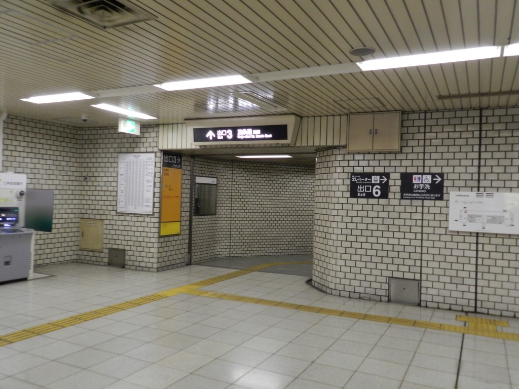 京都市営地下鉄烏丸線五条駅改札を出てすぐ
