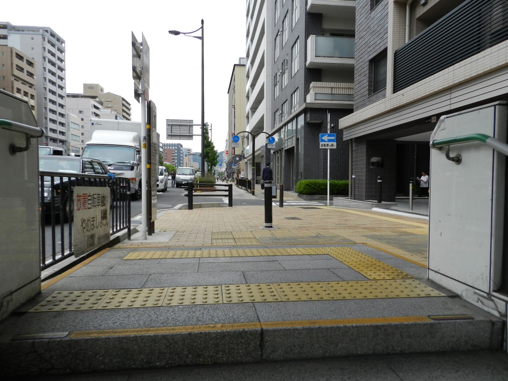 京都市営地下鉄烏丸線五条駅の出口３を出たところ